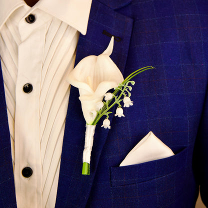 "Luxurious wing-shaped brooch for men"
