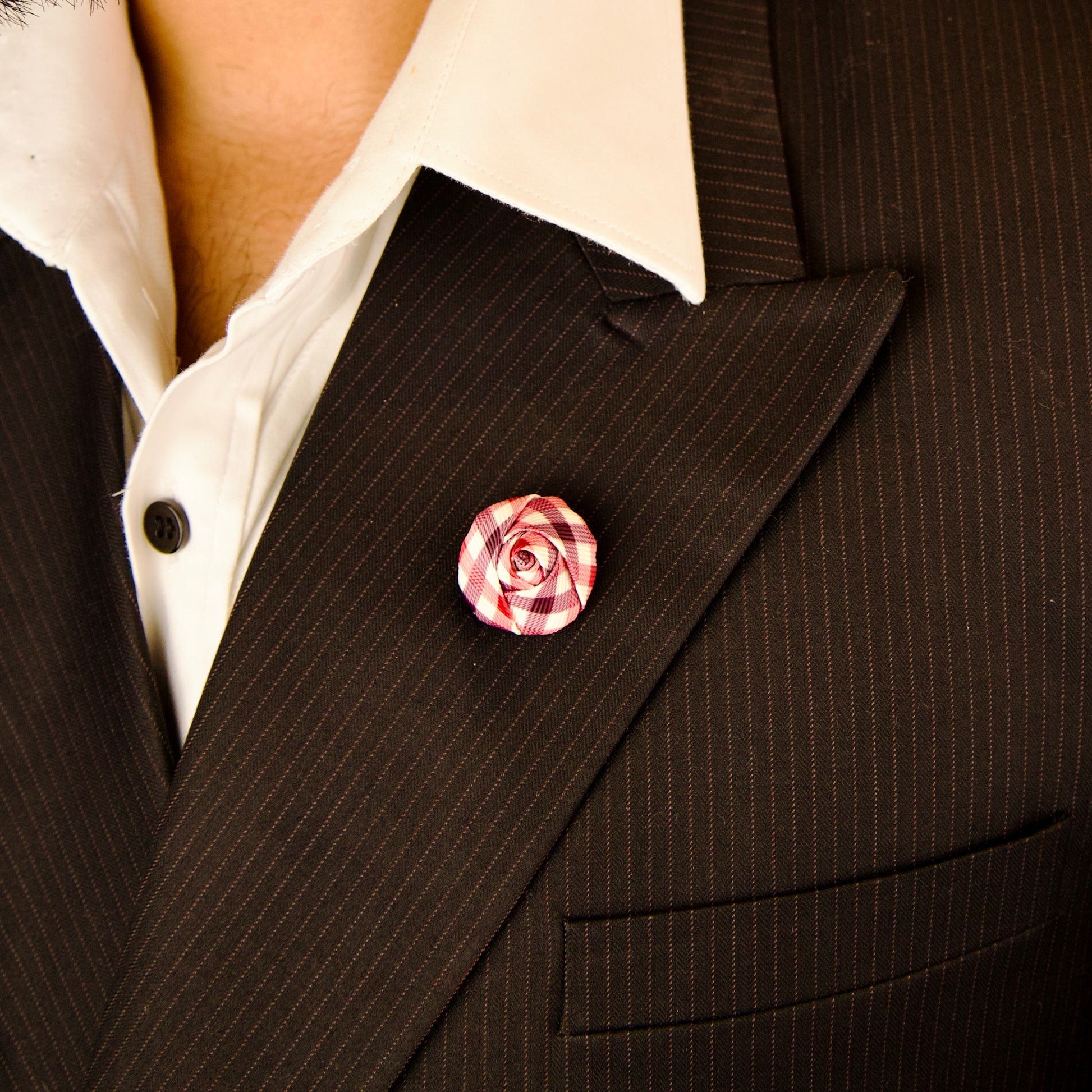 "Men’s floral brooch with rose motif, handcrafted"