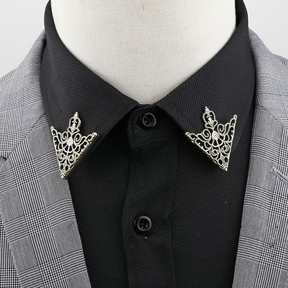 "Gatsby-inspired men’s collar rim in polished 18k gold finish"