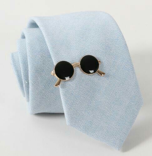 "Men’s Glare Brooch with radiant silver finish, statement accessory"

