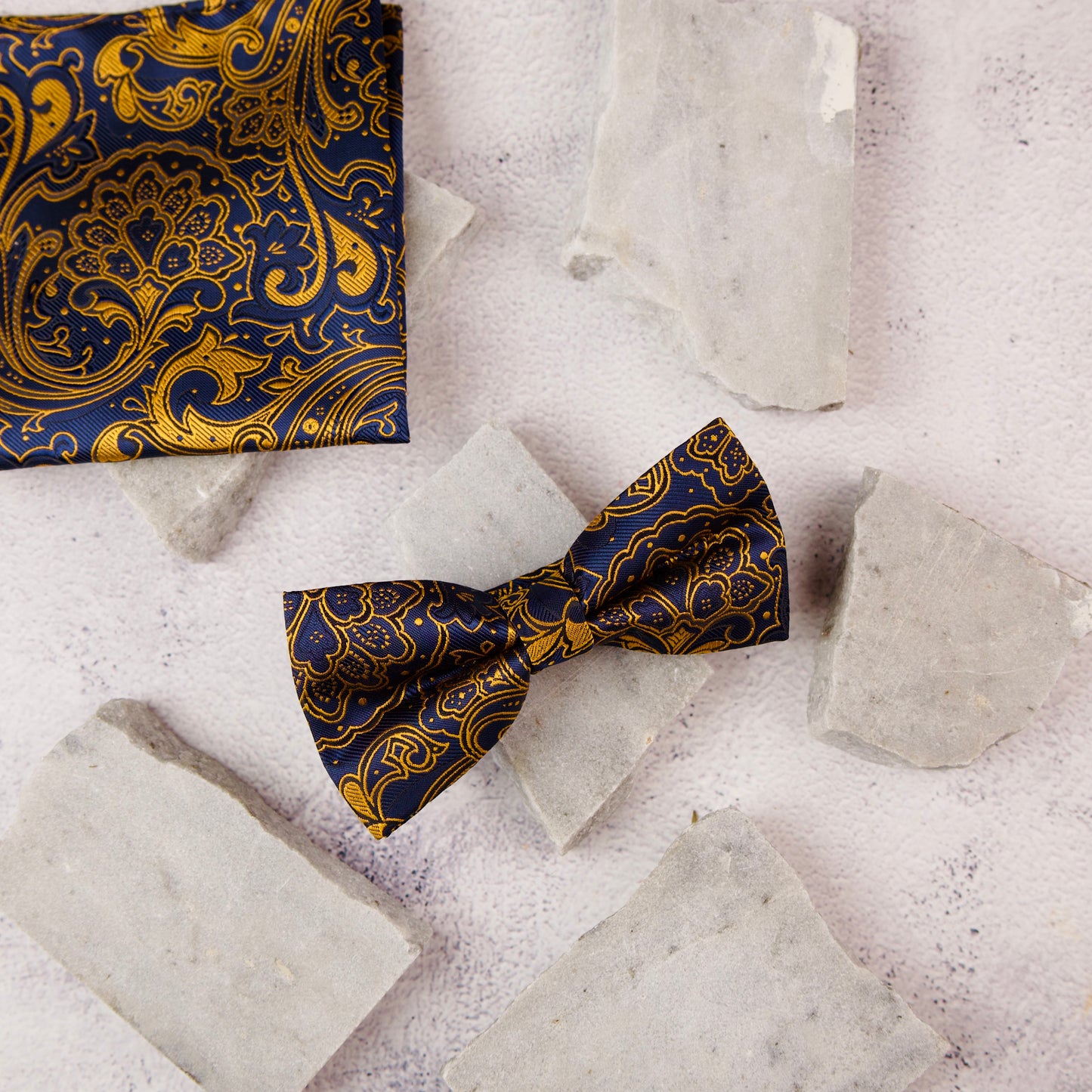 Wanderer Bow Tie & Pocket Square Set