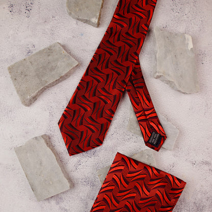 Premium men's tie and pocket square
Matching tie and pocket square for weddings
Men's fashion accessories
Sophisticated tie and pocket square combo